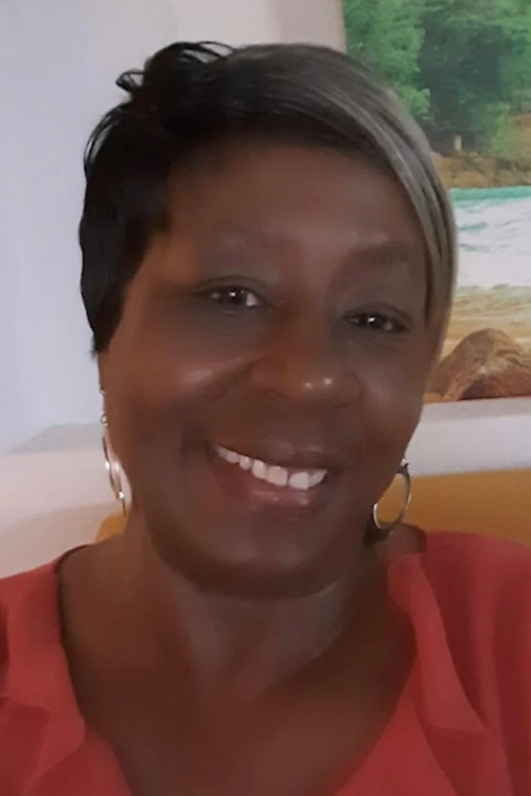 Leslie Elliott, NMT